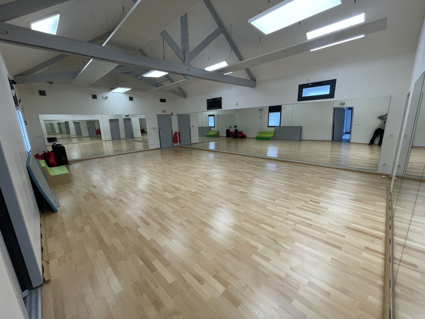 La salle de danse de la Bergerie sous sa charpente