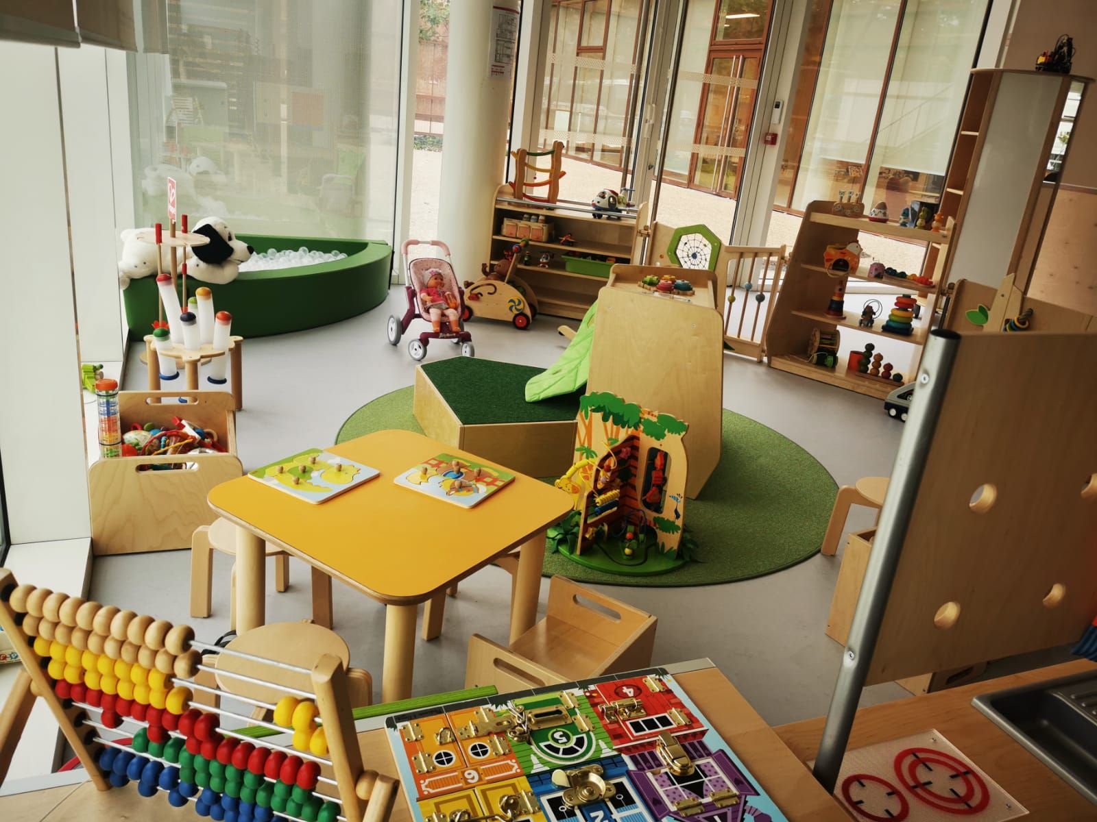 Jeux de plateau et coin des petits